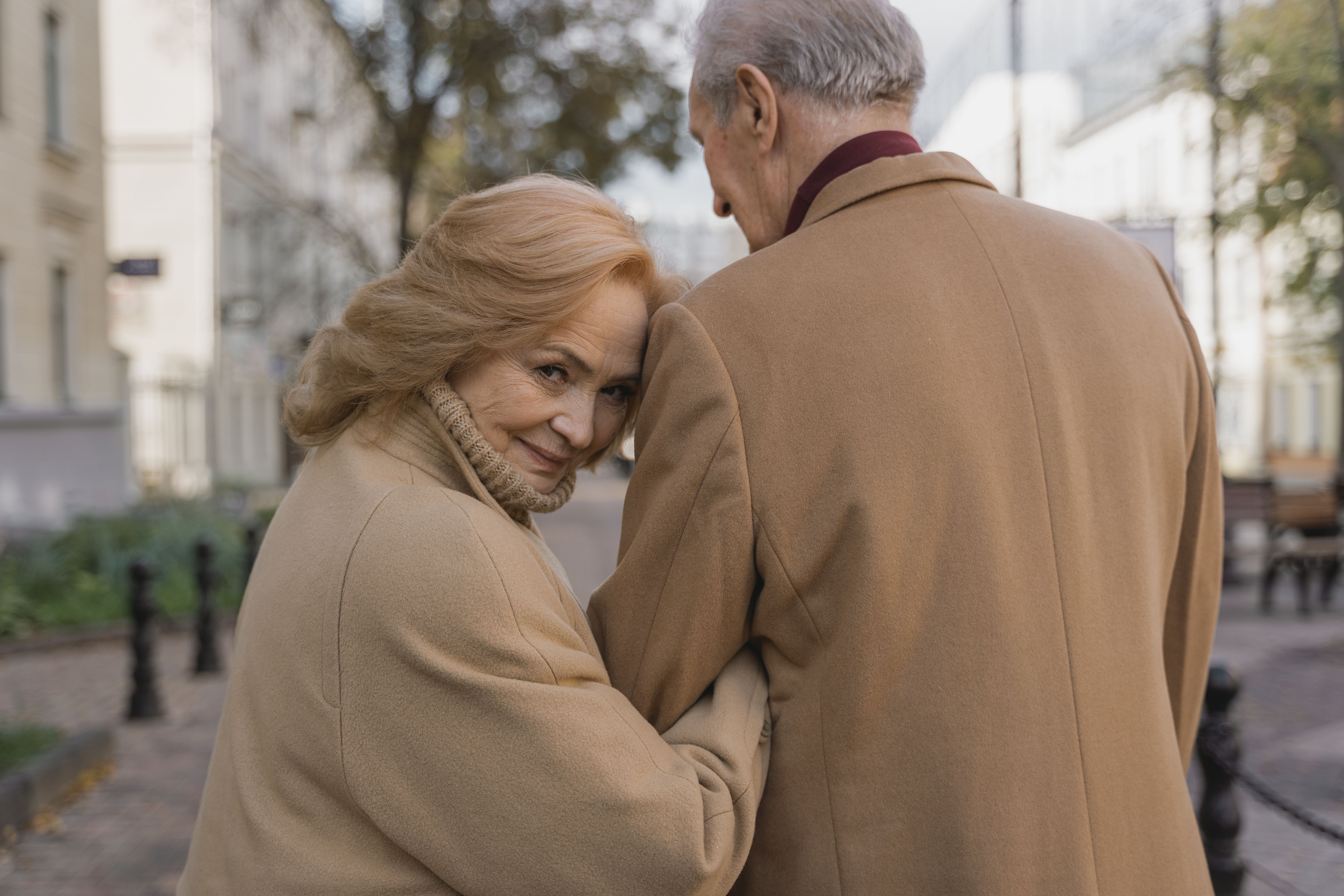 Older Women Dating Guide: Real Love Starts Here